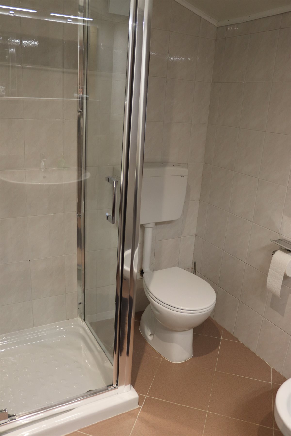 Badezimmer mit Dusche und WC im Casa di Monti.